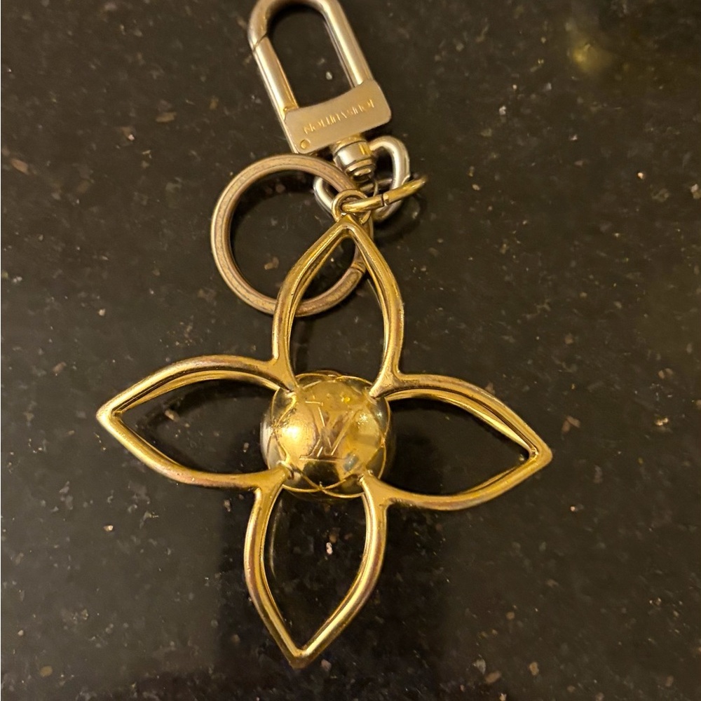Louis Vuitton Gold Floral Key Holder - Picture 3 of 6